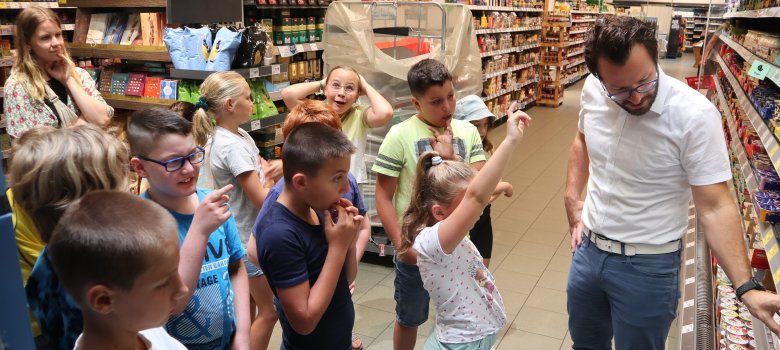 Kinder besuchen Rewe-Markt in Pfungstadt