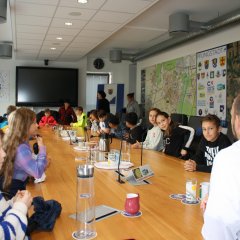 Die 3b der Wilhelm-Leuschner-Schule zu Besuch beim Bürgermeister