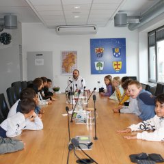 Die 3b der Wilhelm-Leuschner-Schule zu Besuch beim Bürgermeister