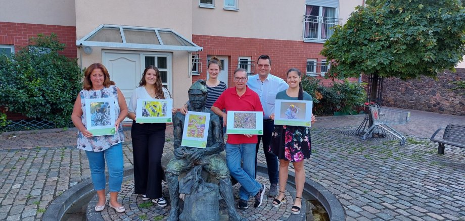 Gruppenfoto am Gradignan Brunnen in Pfungstadt