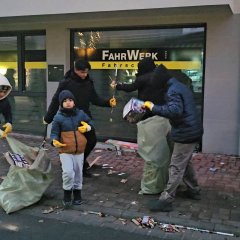 Ahmadiyya-Gemeinde Pfungstadt sammelt Silvester-Feuerwerk