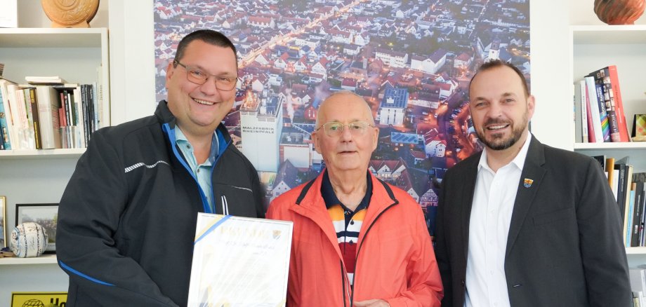 Stadtverordnetenvorsteher Oliver Hegemann, Prof. Dr. Ralf-Rainer Lavies und Bürgermeister Patrick Koch
